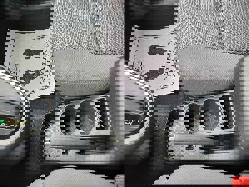 Used 2006 Toyota Matrix XR image 17