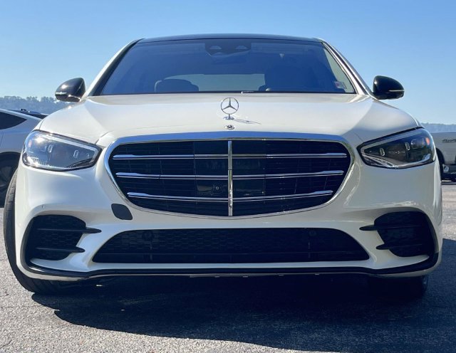 Used 2022 Mercedes-Benz S 580 4MATIC Sedan w/ AMG Line Package image 11