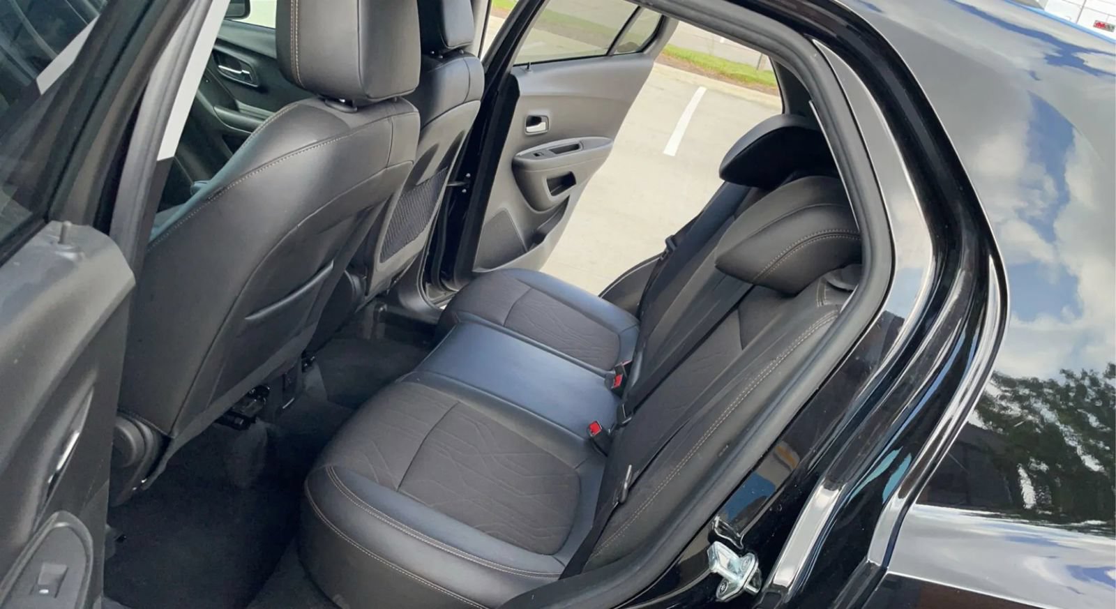 Used 2021 Chevrolet Trax LT w/ LT Convenience Package FWD image 10