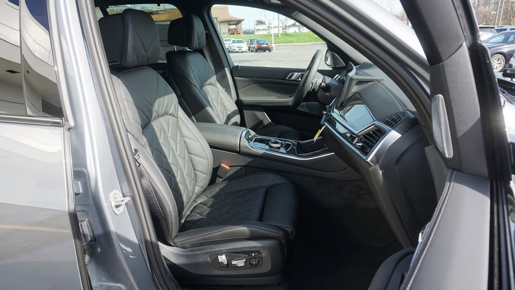 New 2026 BMW X5 M60i image 13