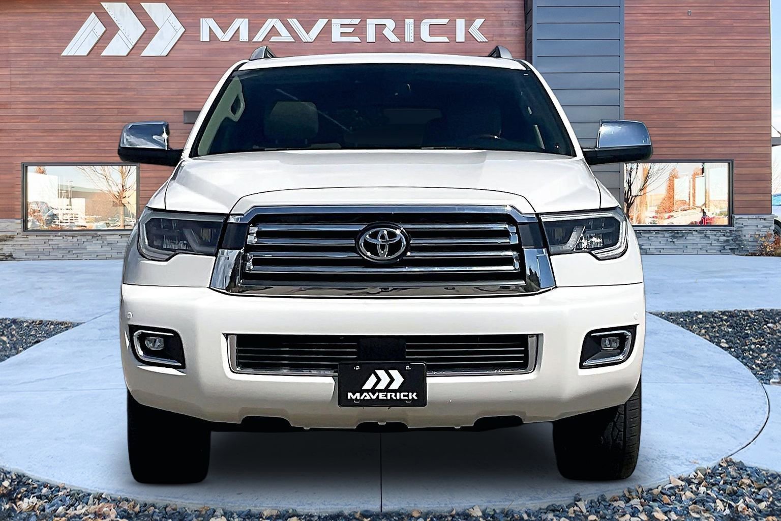 Used 2019 Toyota Sequoia Platinum AWD/4WD image 2