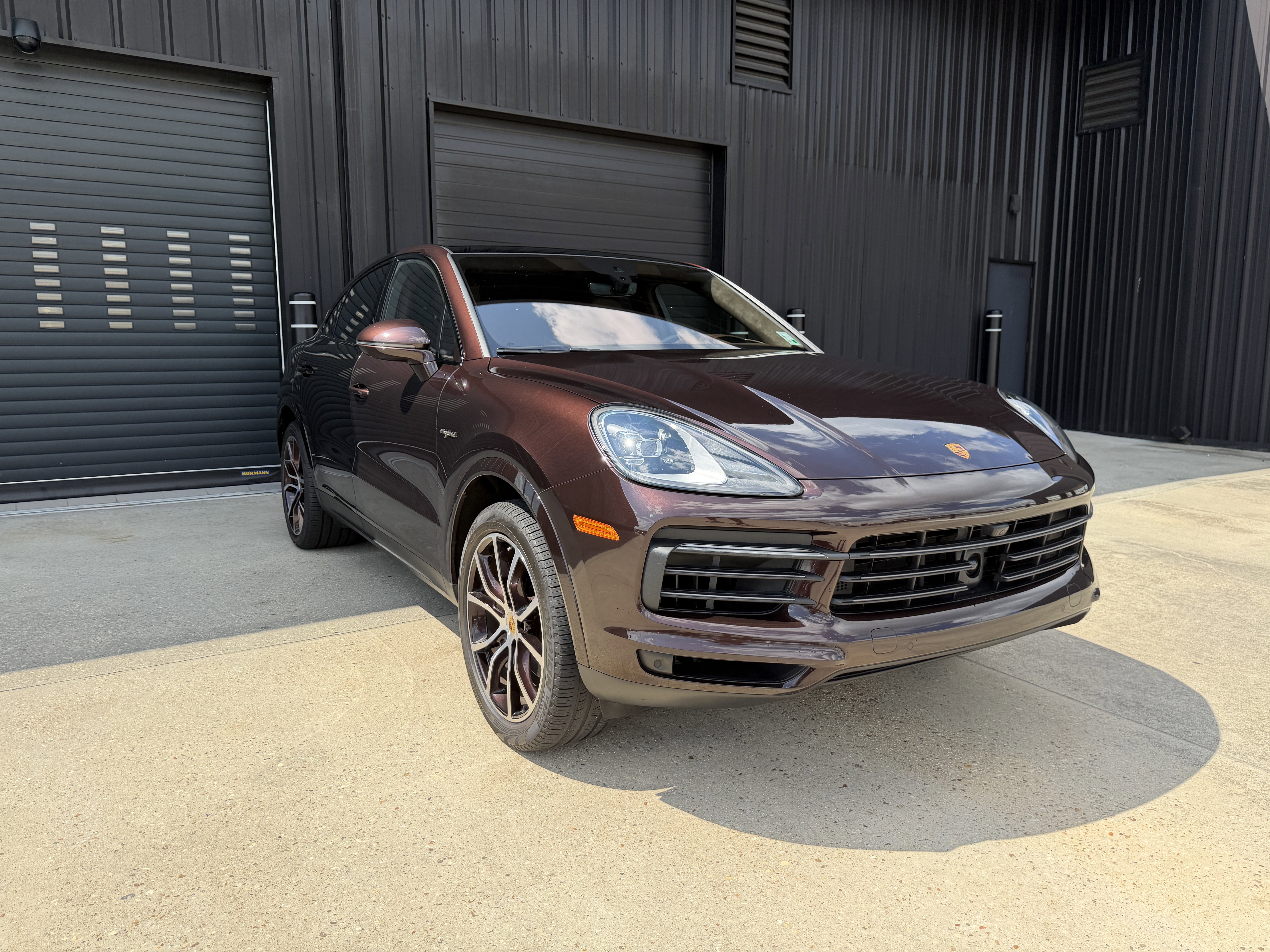 Certified 2023 Porsche Cayenne Platinum Edition AWD/4WD image 3