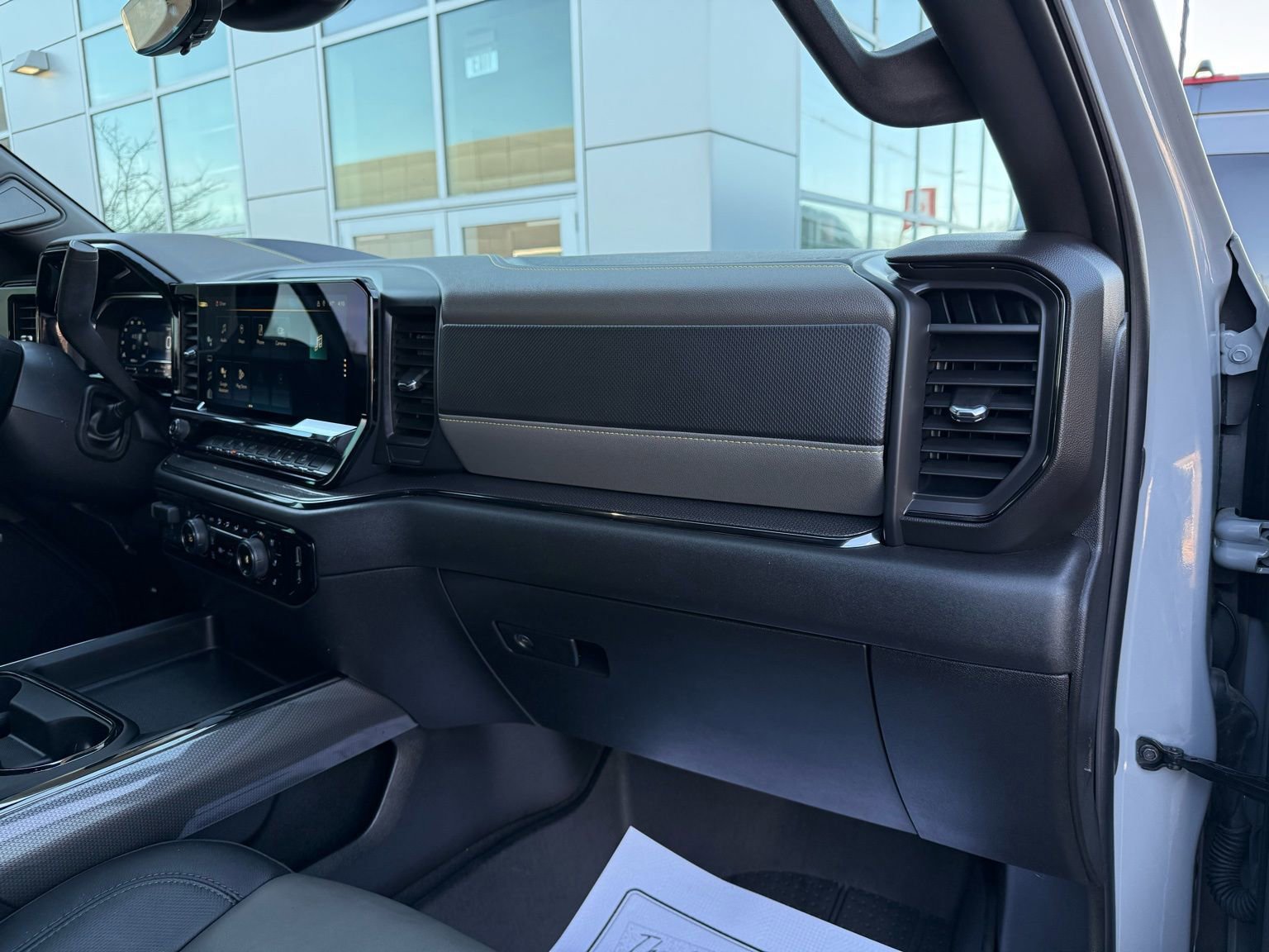 Used 2024 Chevrolet Silverado 2500 ZR2 w/ Technology Package image 28