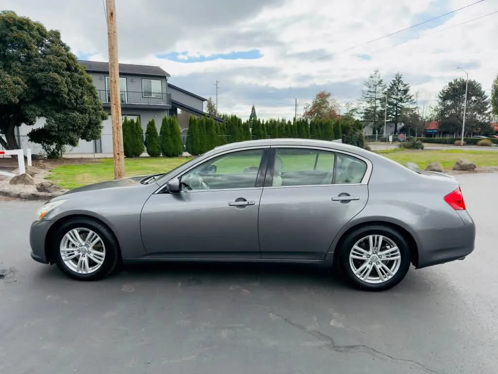 Used 2013 INFINITI G37 Journey w/ Premium Pkg RWD image 2