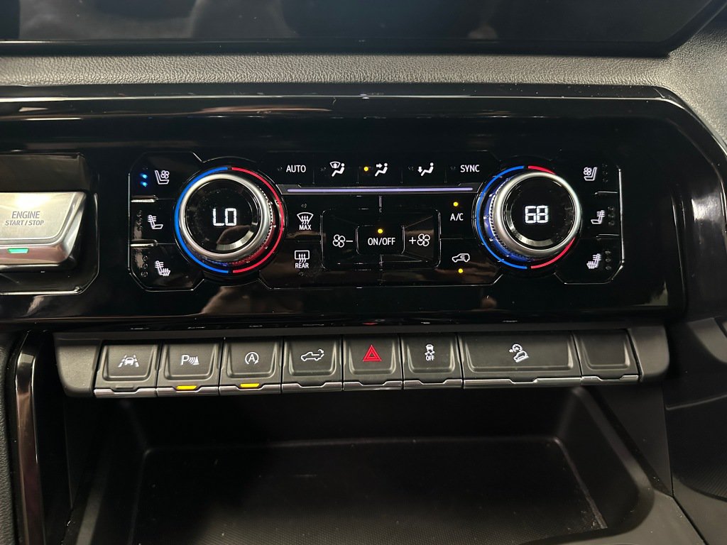Used 2024 GMC Sierra 1500 AT4 w/ Technology Package AWD/4WD image 18