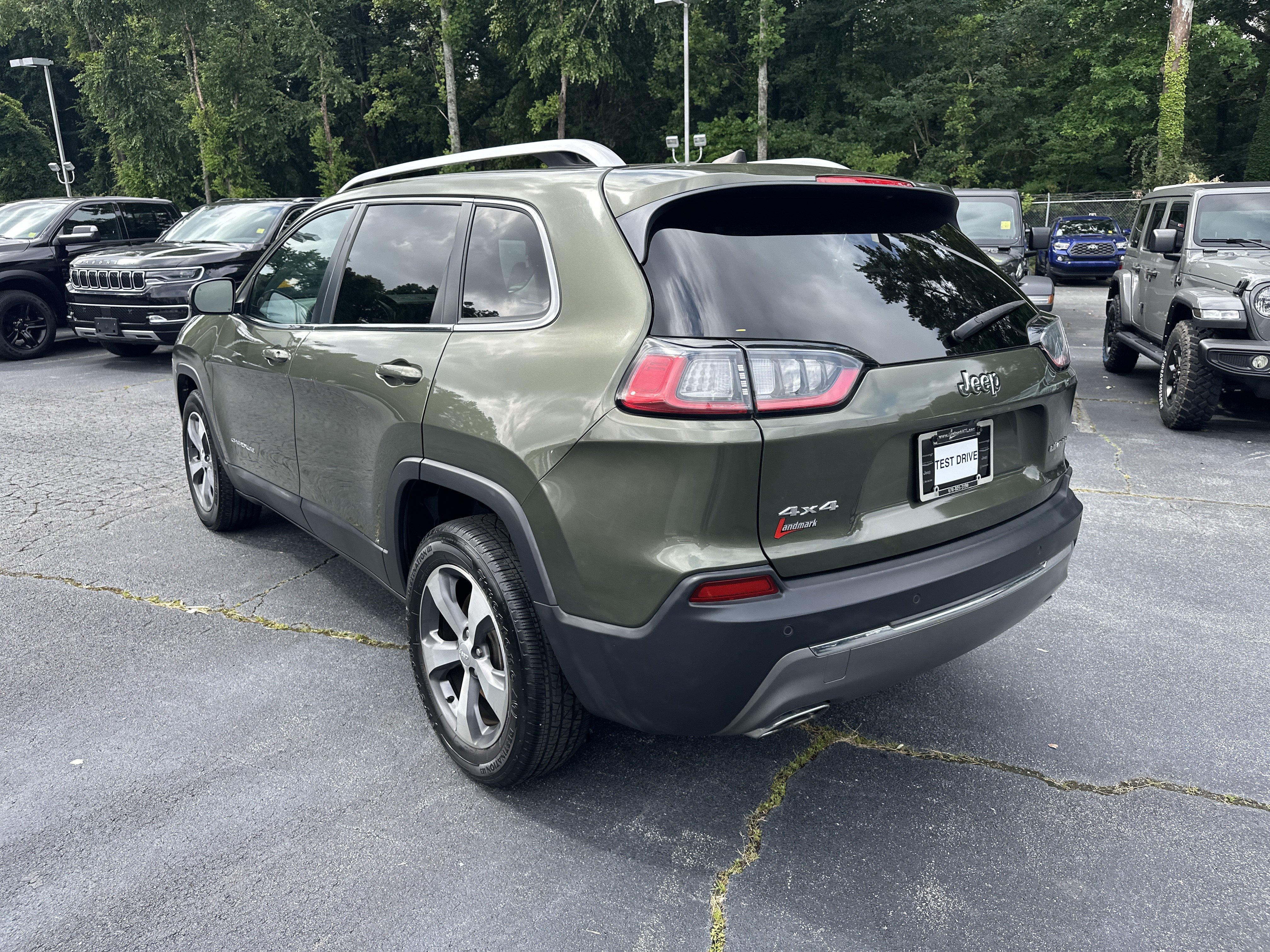 Used 2020 Jeep Cherokee Limited AWD/4WD image 7