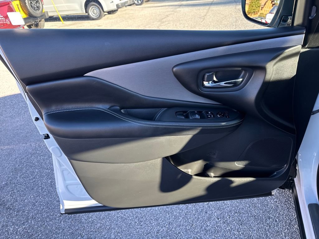 Used 2023 Nissan Murano SV w/ SV Midnight Edition Package image 11