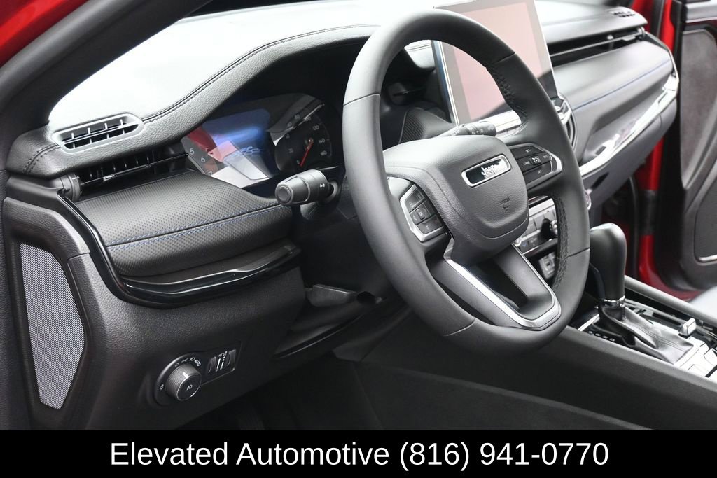Used 2025 Jeep Compass Latitude w/ Altitude Special Edition AWD/4WD image 15