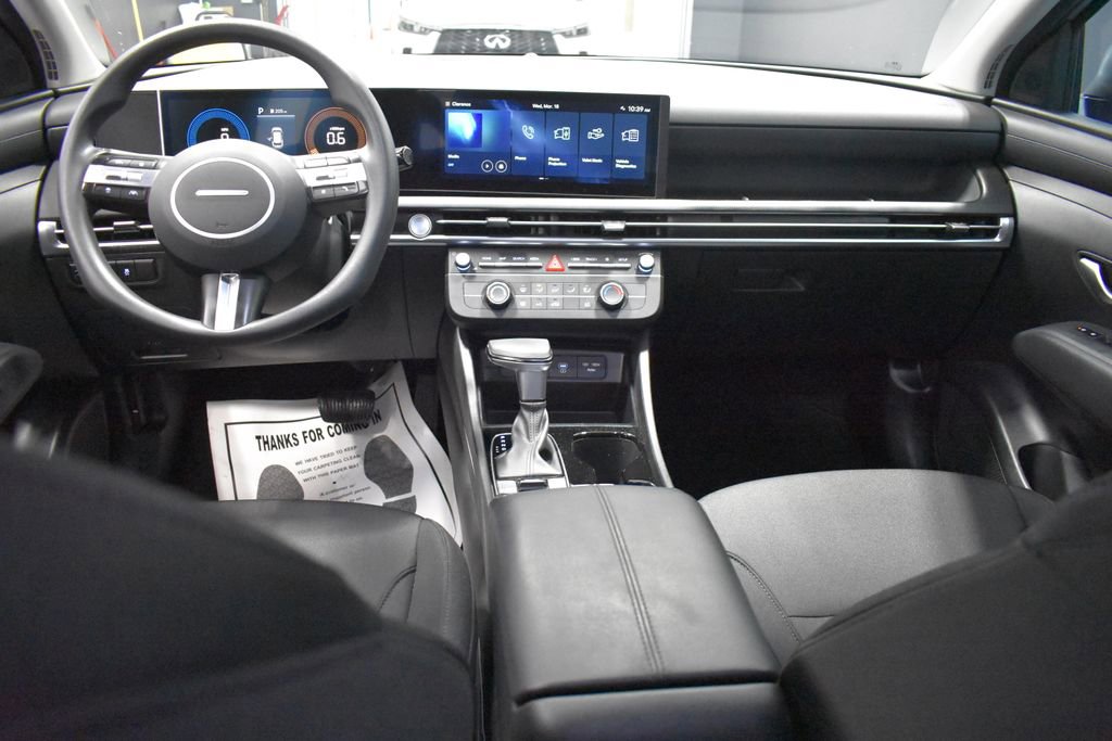 Used 2025 Hyundai Tucson SE image 13