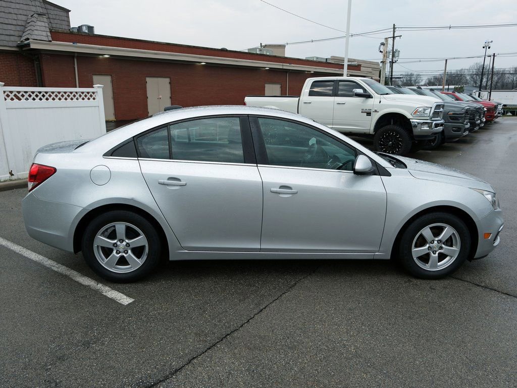 Used 2016 Chevrolet Cruze LT w/ Technology Package image 2