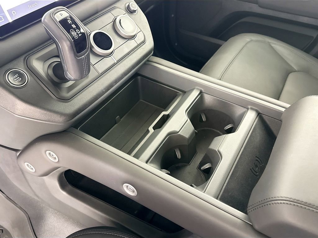 Used 2025 Land Rover Defender 110 X-Dynamic SE image 21