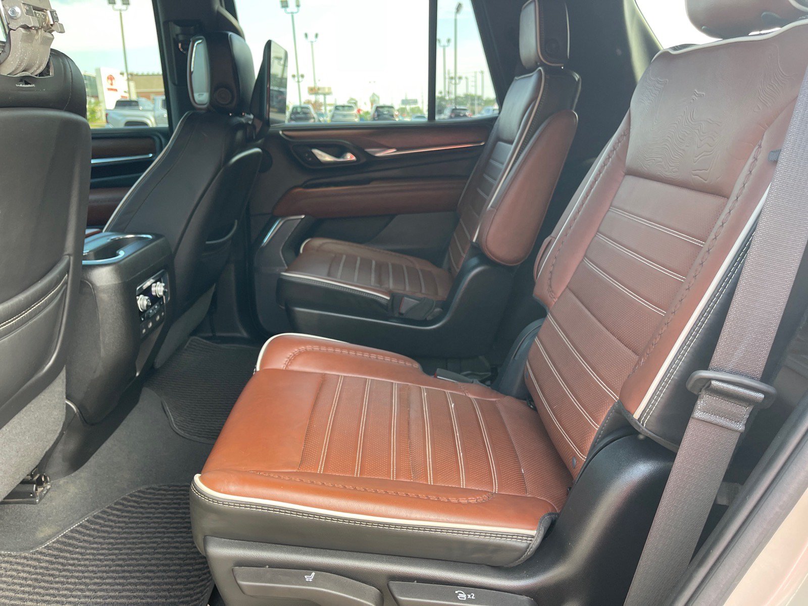 Used 2023 GMC Yukon Denali Ultimate AWD/4WD image 12