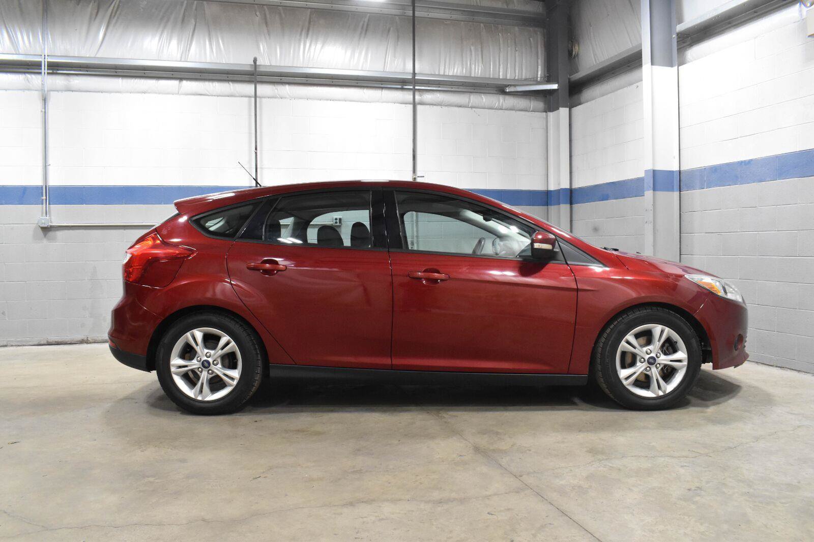 Used 2014 Ford Focus SE w/ SE Winter Package FWD image 24