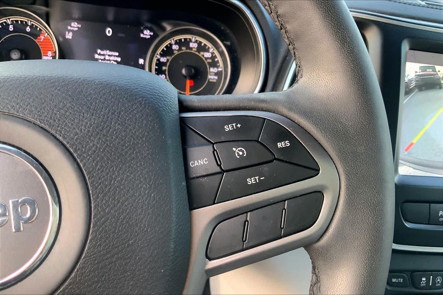 Used 2021 Jeep Cherokee Latitude Lux w/ Comfort/Convenience Group AWD/4WD image 23