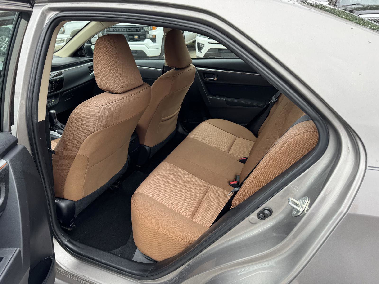 Used 2015 Toyota Corolla LE FWD image 6