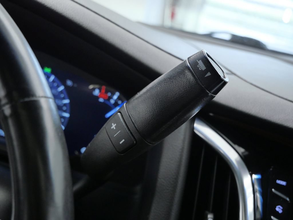 Used 2018 Cadillac Escalade Luxury AWD/4WD image 25