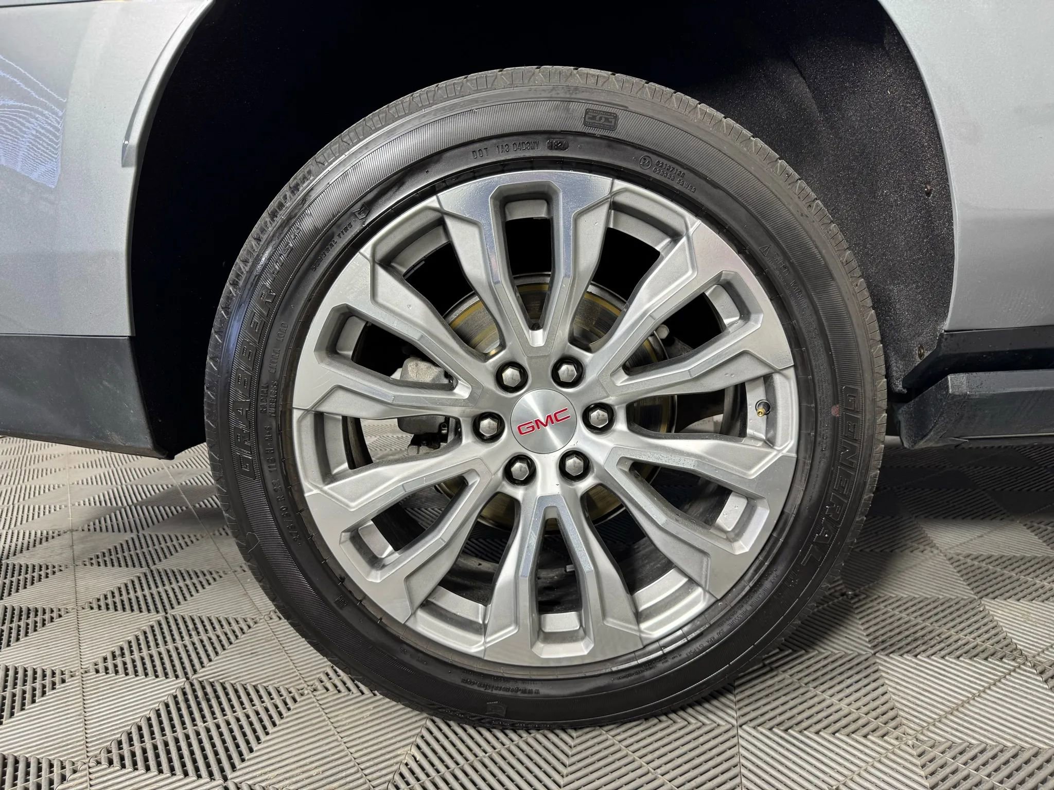 Used 2023 GMC Yukon XL Denali image 58