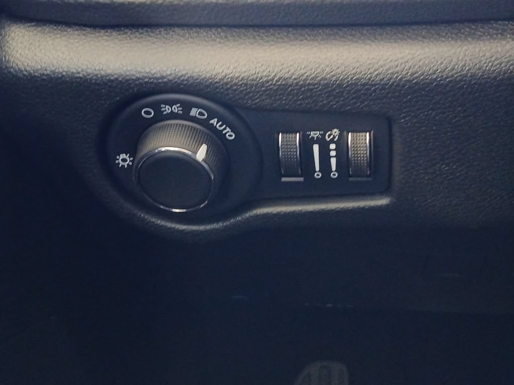 New 2027 Chrysler Pacifica Limited FWD image 12