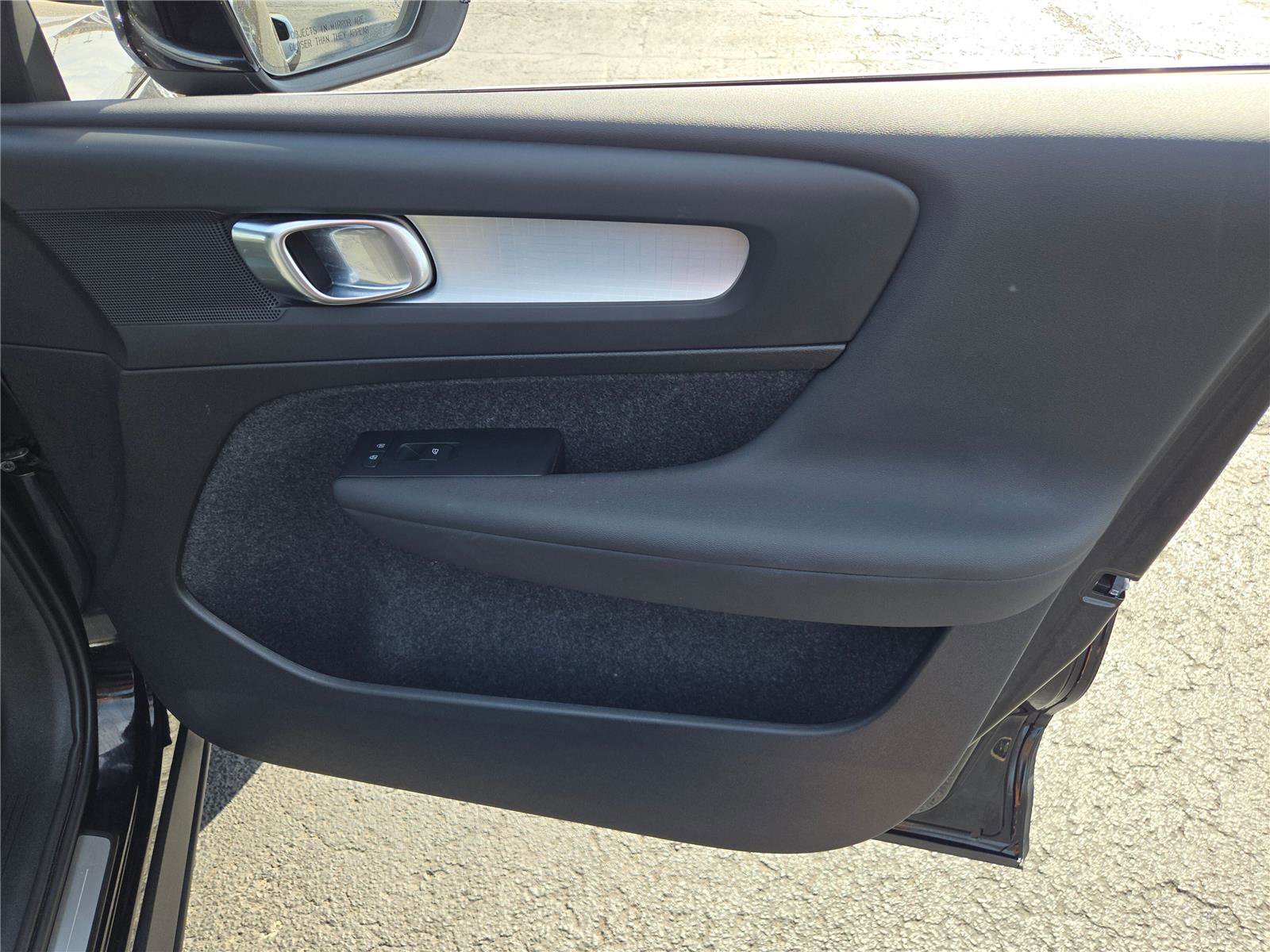 Used 2024 Volvo XC40 B5 Core image 6