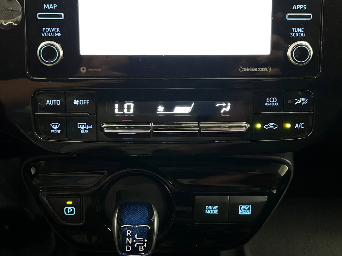 Used 2022 Toyota Prius LE FWD image 11
