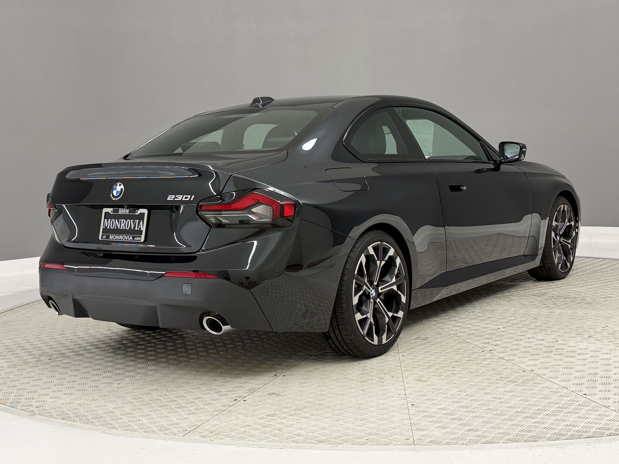 Used 2025 BMW 230i Coupe w/ Convenience Package RWD image 9