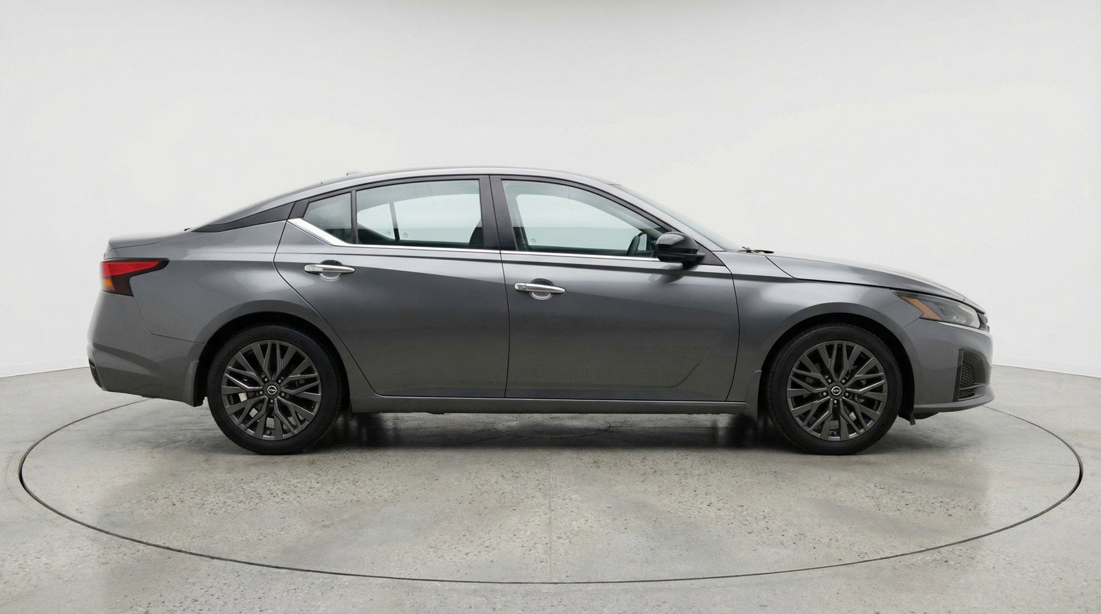 Used 2025 Nissan Altima 2.5 SV image 11