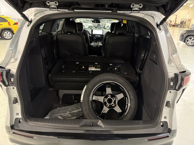 Used 2025 Toyota Sienna Limited AWD/4WD image 12