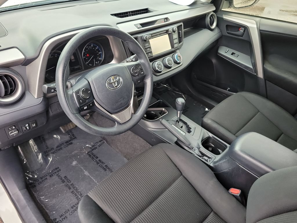 Used 2018 Toyota RAV4 LE FWD image 20