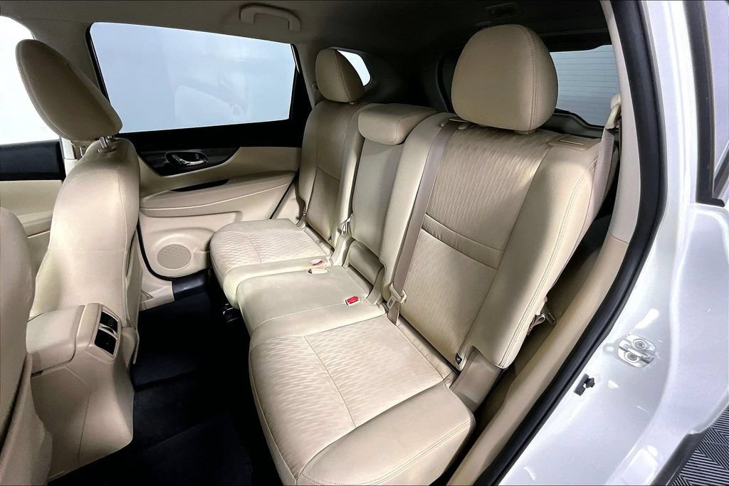 Used 2019 Nissan Rogue SV w/ Premium Package FWD image 26