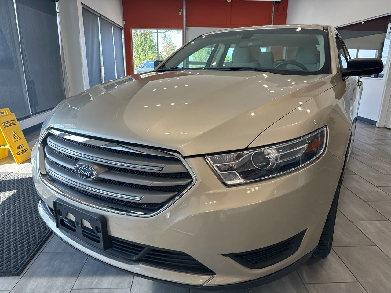 Used 2017 Ford Taurus SE image 5