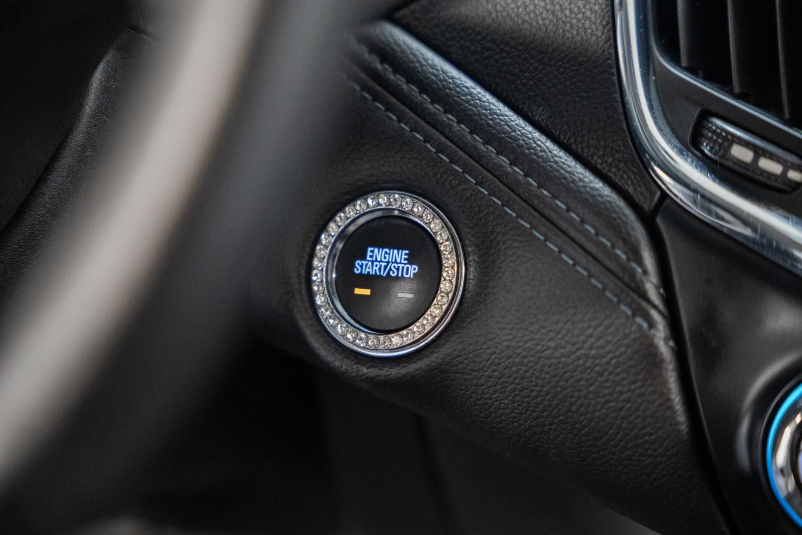 Used 2018 Chevrolet Cruze Premier FWD image 29
