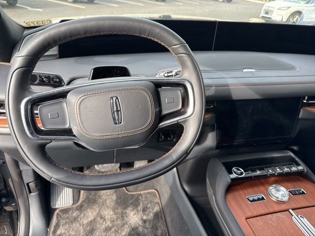 New 2025 Lincoln Navigator L Black Label image 19