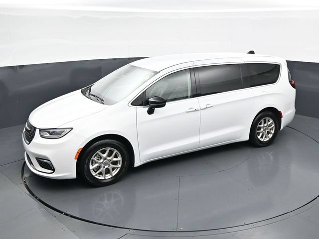 Used 2024 Chrysler Pacifica Touring-L FWD image 36