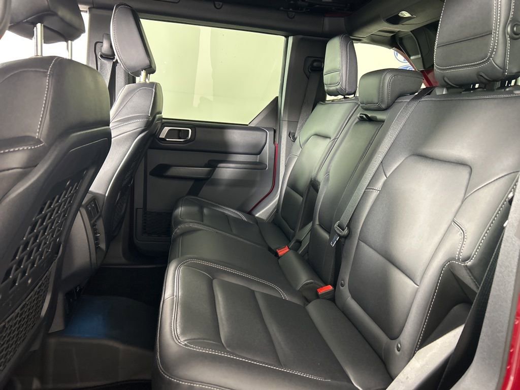 Used 2025 Ford Bronco Badlands image 35