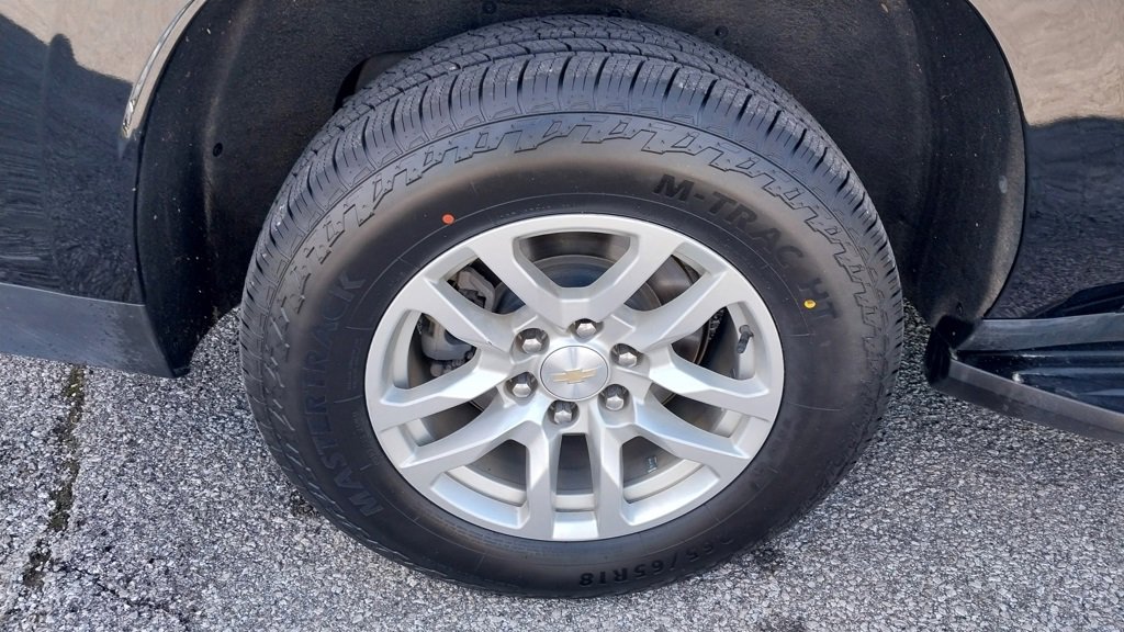 Used 2023 Chevrolet Suburban LT image 11