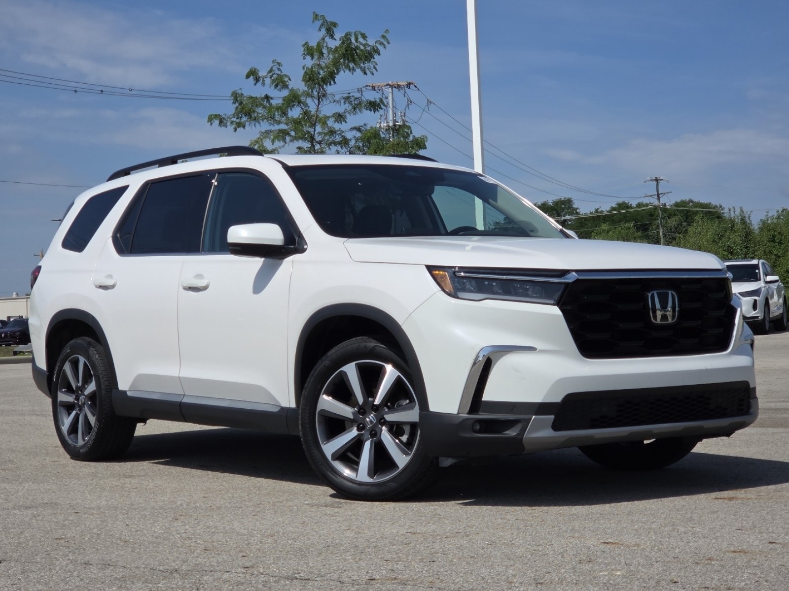 Used 2023 Honda Pilot Touring image 2
