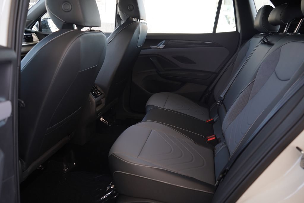 New 2026 Volkswagen Tiguan SE R-Line FWD image 8