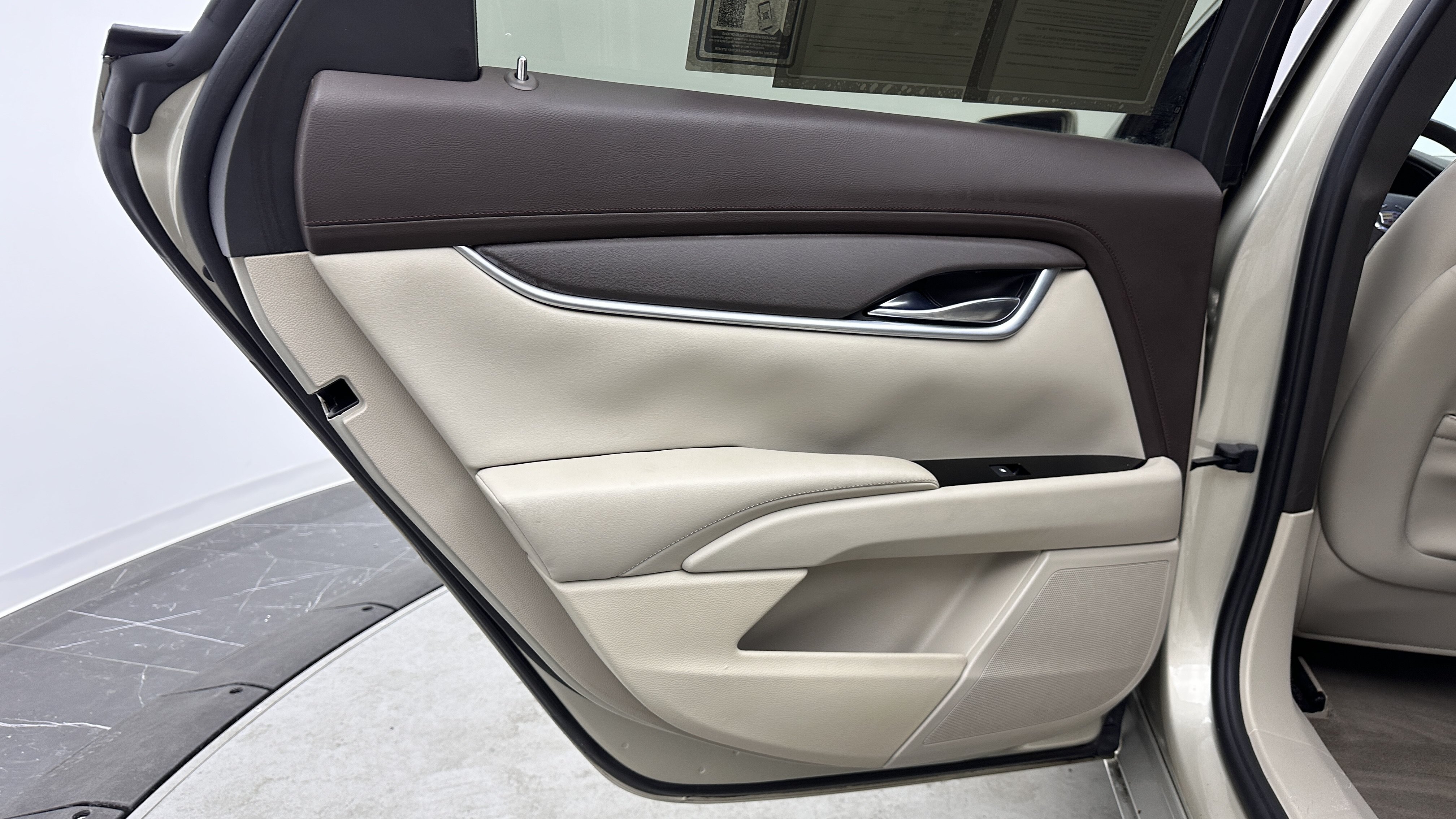 Used 2015 Cadillac XTS FWD image 21