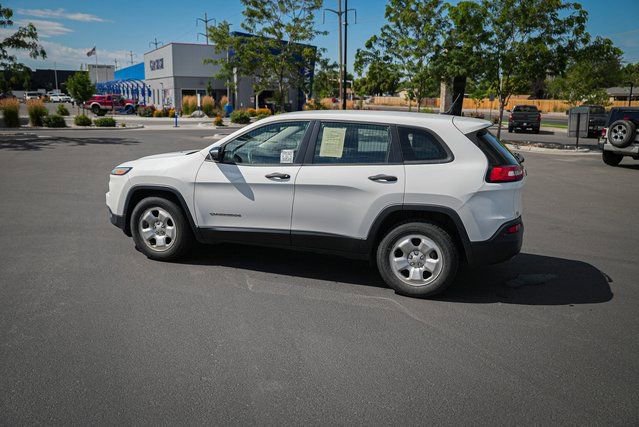 Used 2018 Jeep Cherokee Sport FWD image 11