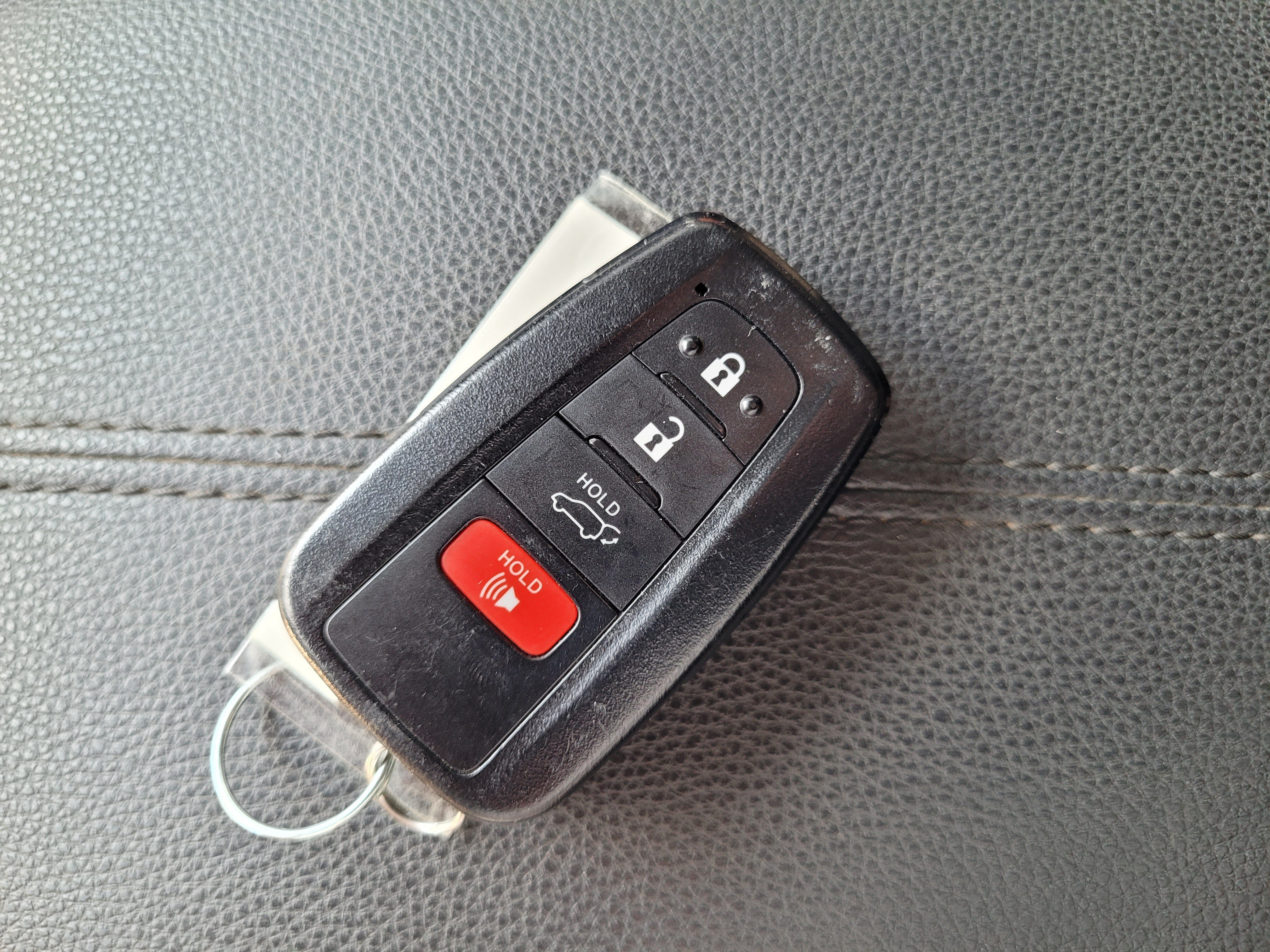 Used 2021 Toyota RAV4 XLE Premium FWD image 11