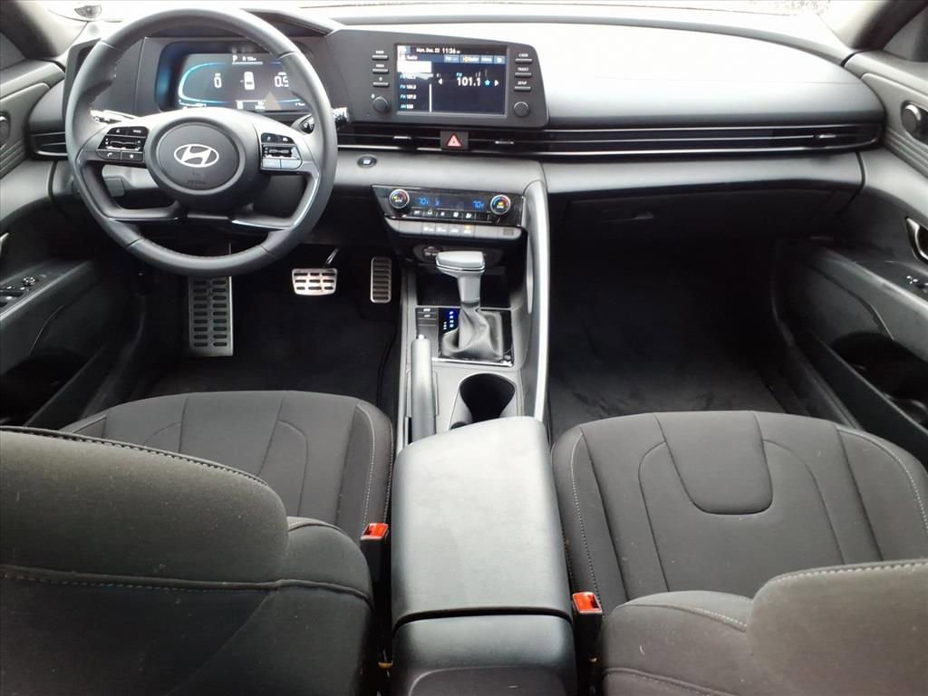 Used 2025 Hyundai Elantra Sport image 13