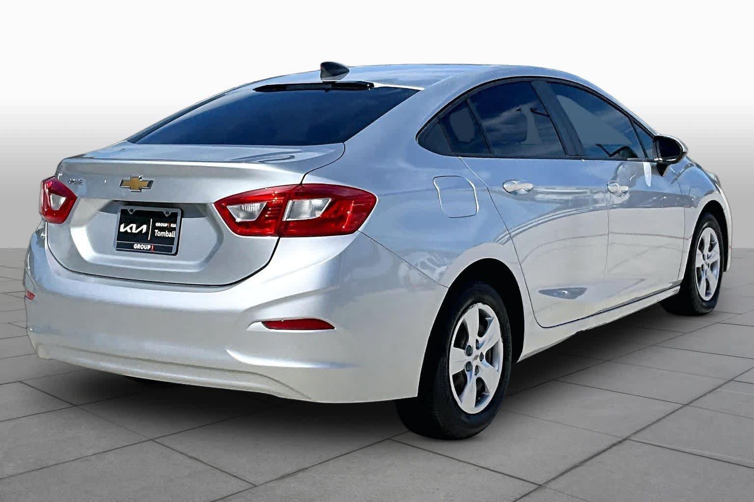 Used 2017 Chevrolet Cruze LS FWD image 11