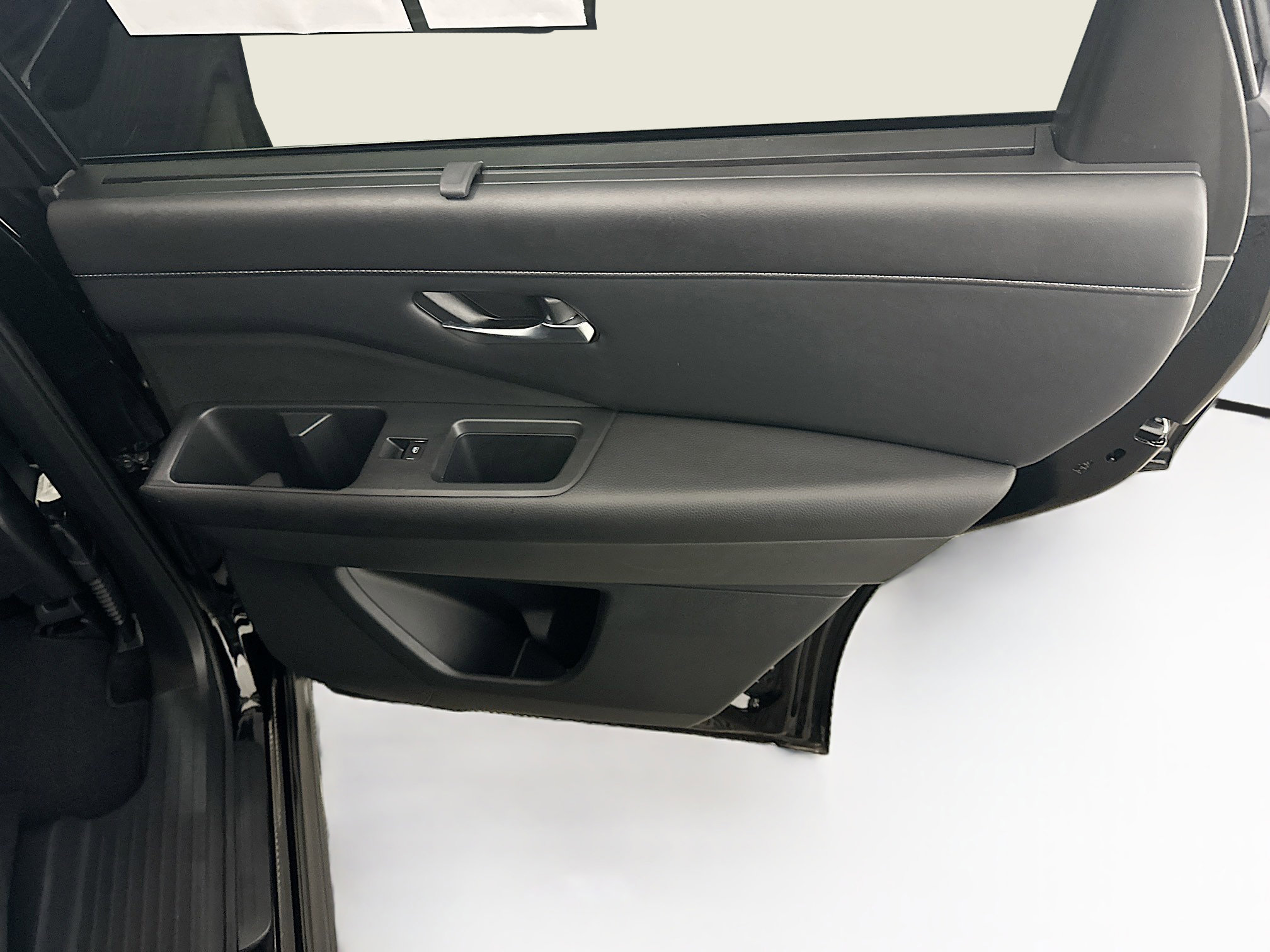 Used 2023 Nissan Pathfinder SL AWD/4WD image 32