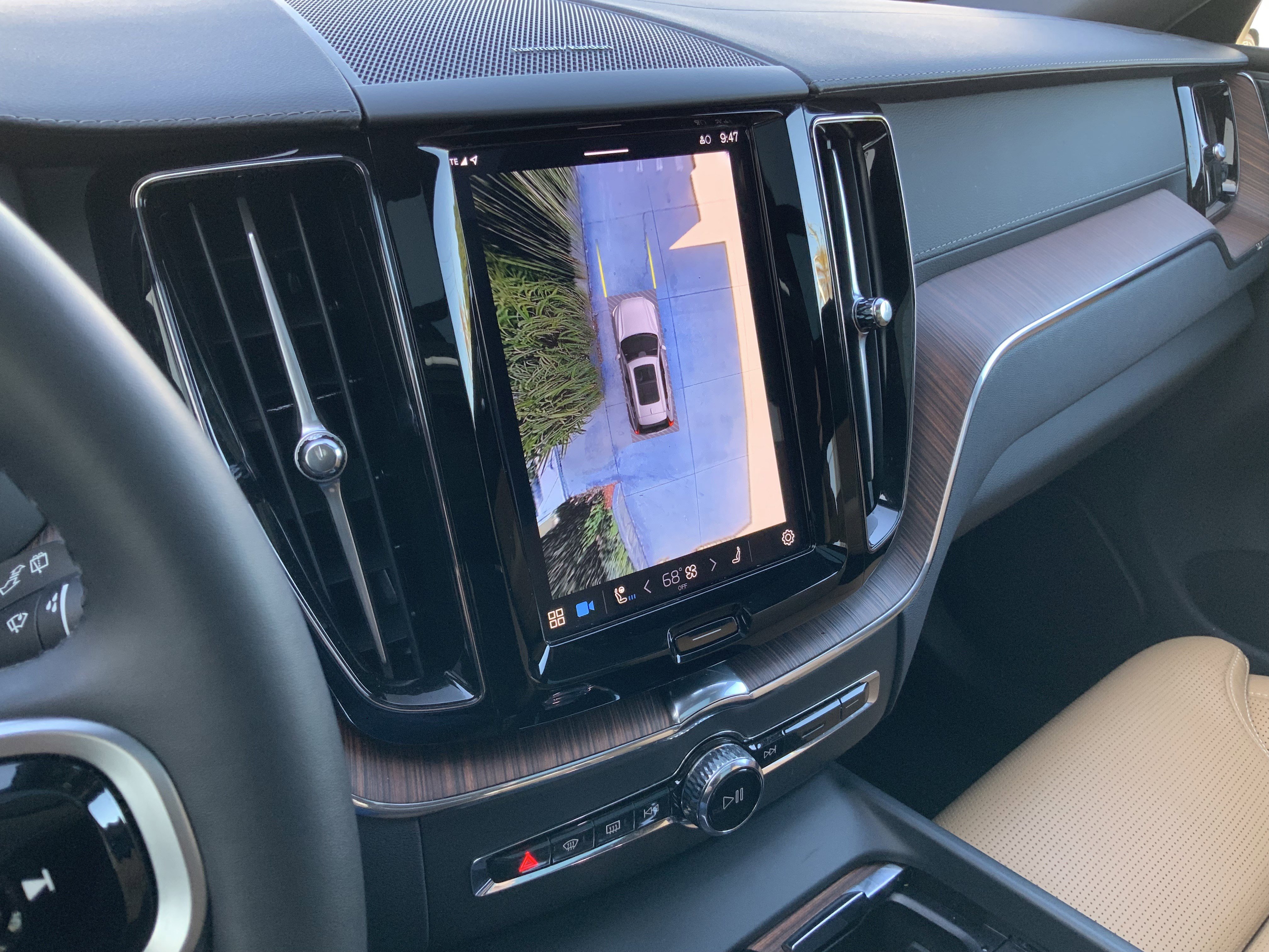 Used 2025 Volvo XC60 B5 Ultra w/ Protection Package Premier image 17