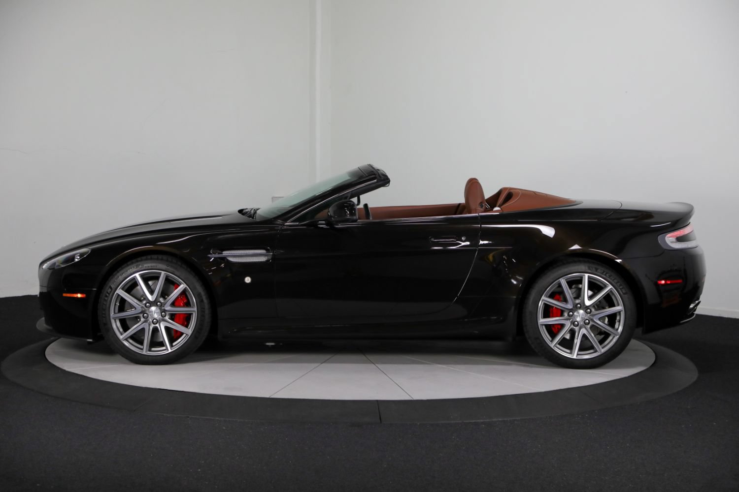 Used 2012 Aston Martin V8 Vantage N420 RWD image 6