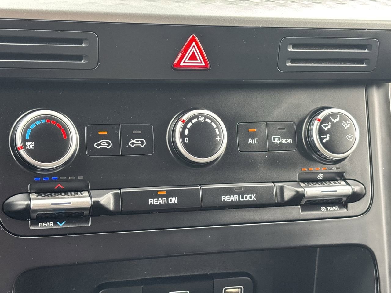 Used 2024 Kia Carnival LX image 23