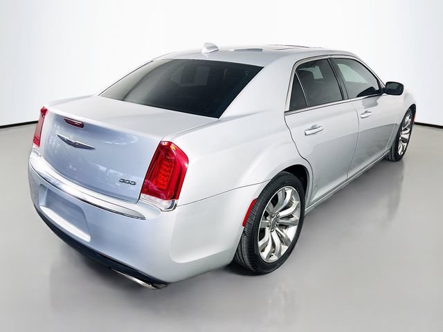 Used 2020 Chrysler 300 Limited RWD image 8