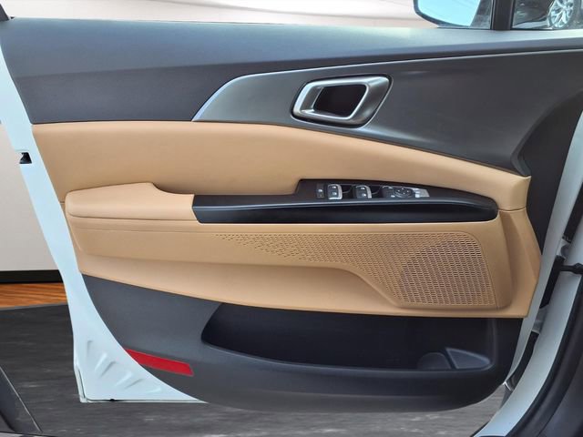 Used 2024 Kia Carnival LX image 16