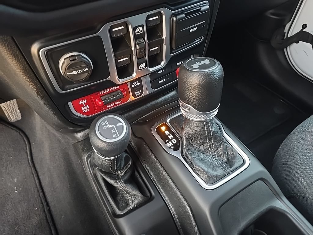 Used 2024 Jeep Wrangler Unlimited Rubicon AWD/4WD image 17