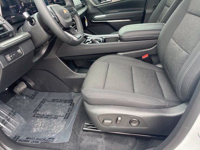 New 2027 Chevrolet Traverse LT FWD image 17